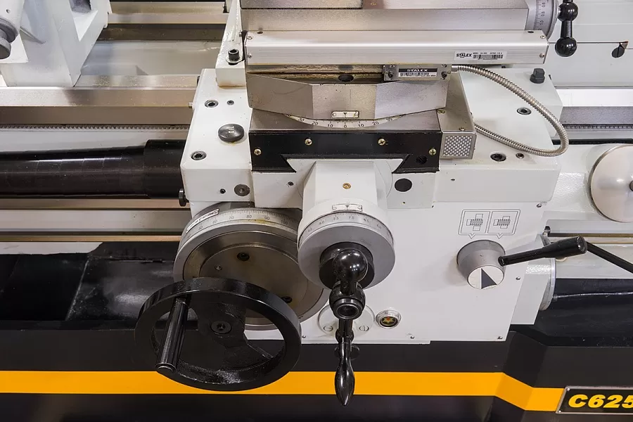 Станок токарно-винторезный STALEX C6256/3000